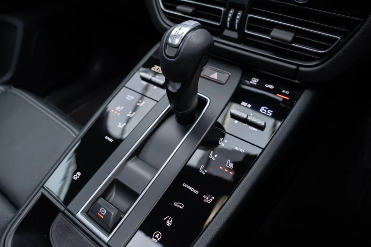 Vehicle Image 22