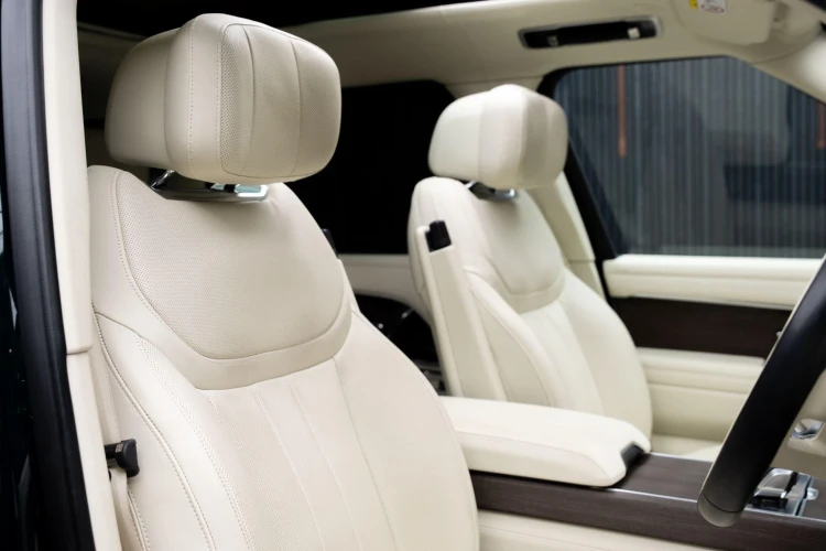 Vehicle Image 12