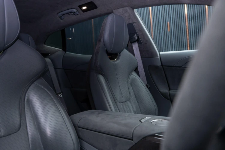 Vehicle Image 32