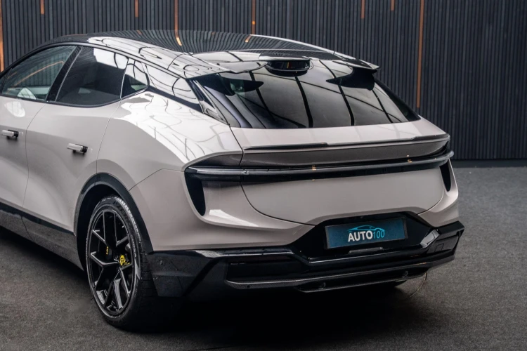 Vehicle Image 11