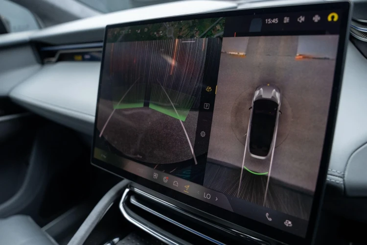 Vehicle Image 6