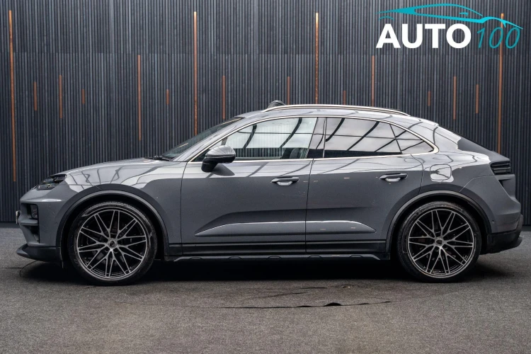 Vehicle Image 13