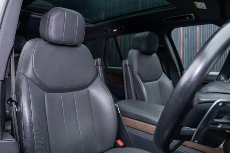 Vehicle Image 12