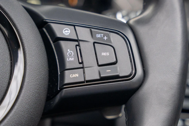 Vehicle Image 25