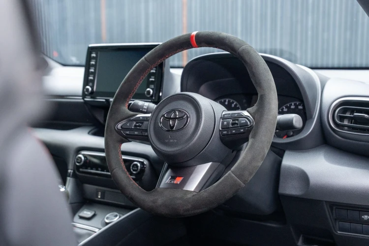 Vehicle Image 6