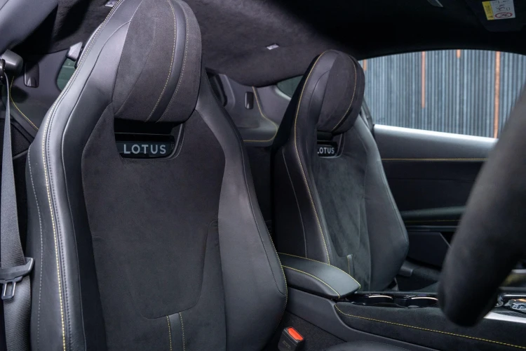 Vehicle Image 12