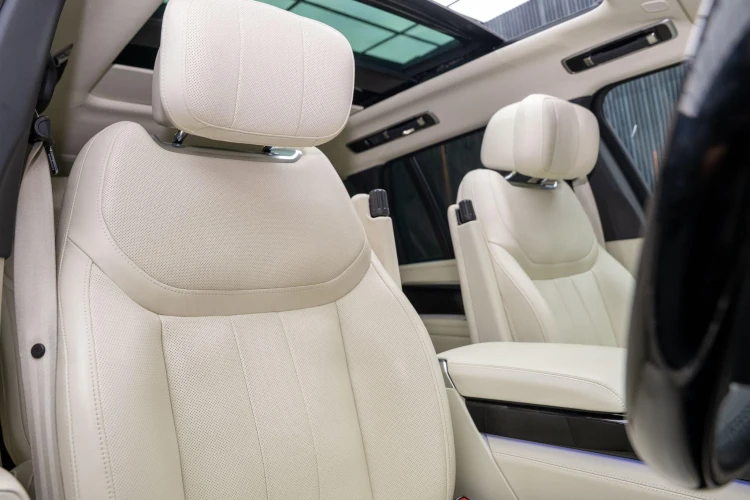 Vehicle Image 12