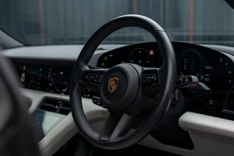 Vehicle Image 35