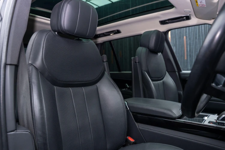 Vehicle Image 12