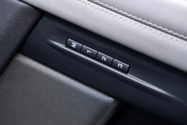 Vehicle Image 24