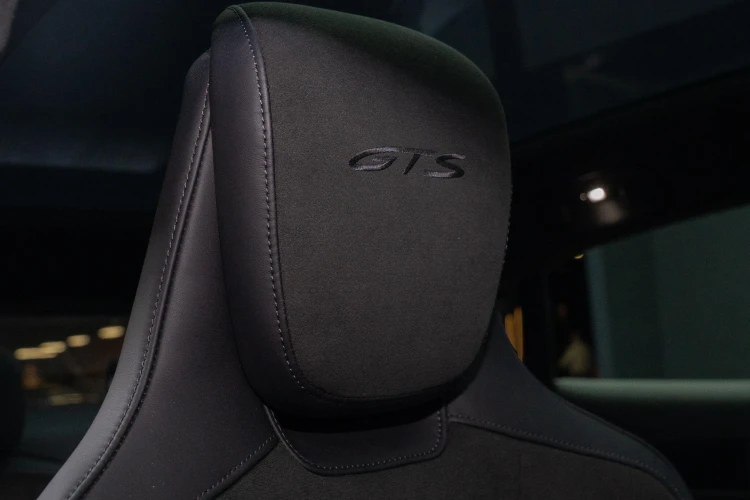 Vehicle Image 43