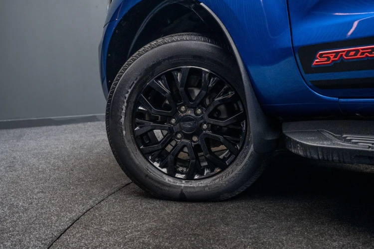 Vehicle Image 17