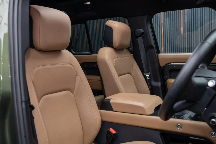 Vehicle Image 12