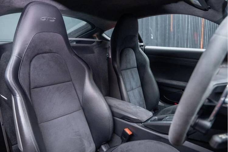 Vehicle Image 12