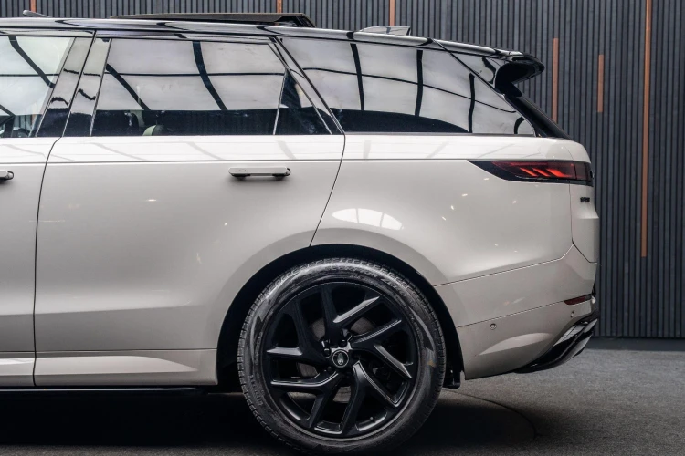 Vehicle Image 15