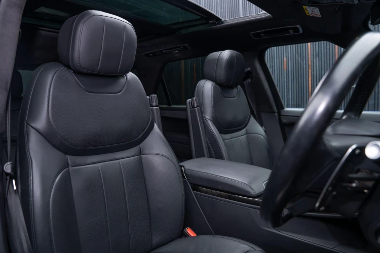 Vehicle Image 12