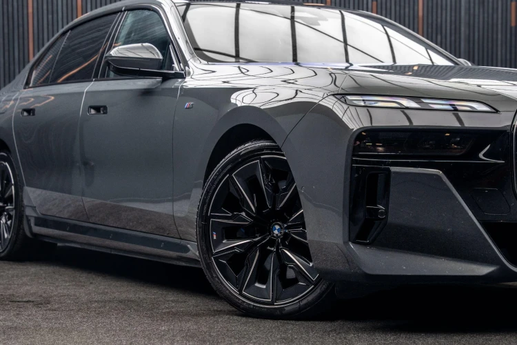 Vehicle Image 7