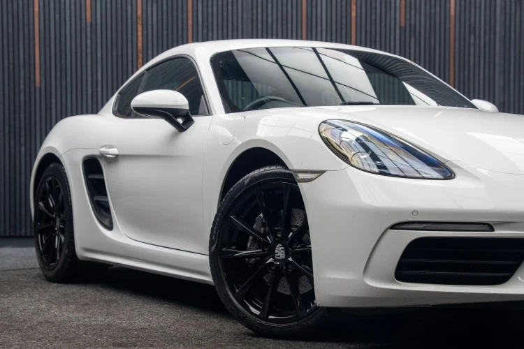 Vehicle Image 7