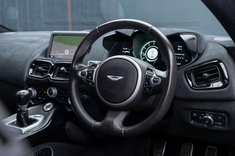 Vehicle Image 32
