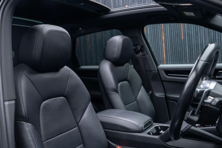 Vehicle Image 12