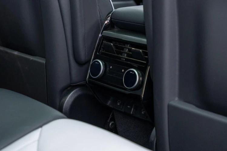 Vehicle Image 35