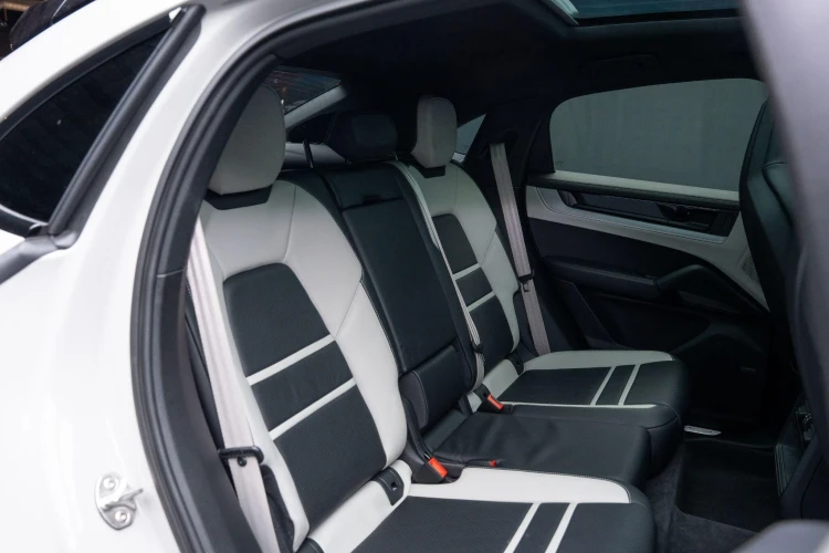 Vehicle Image 14