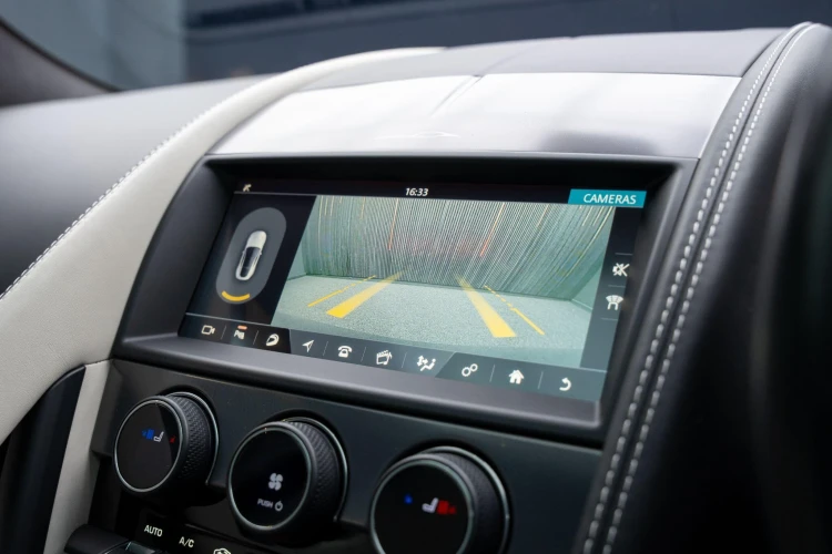 Vehicle Image 8