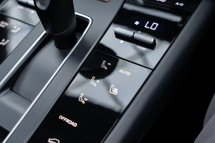 Vehicle Image 36