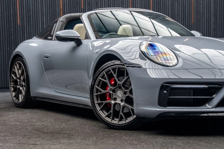 Vehicle Image 9