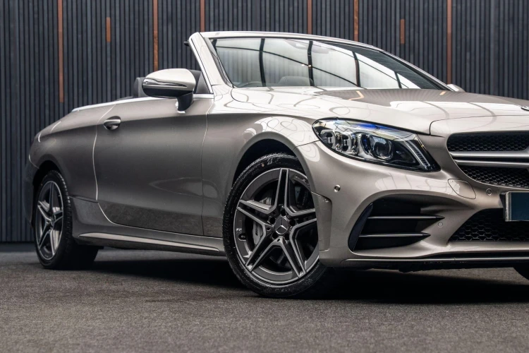 Vehicle Image 9