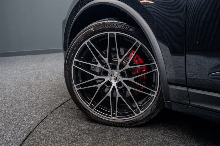 Vehicle Image 13