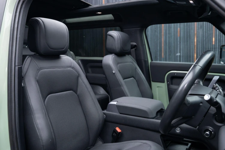 Vehicle Image 12