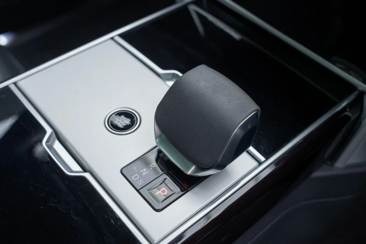 Vehicle Image 30