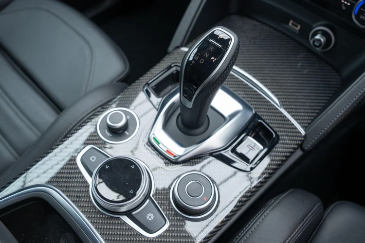 Vehicle Image 38