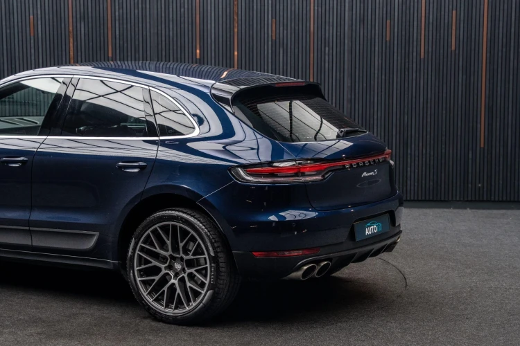 Vehicle Image 13