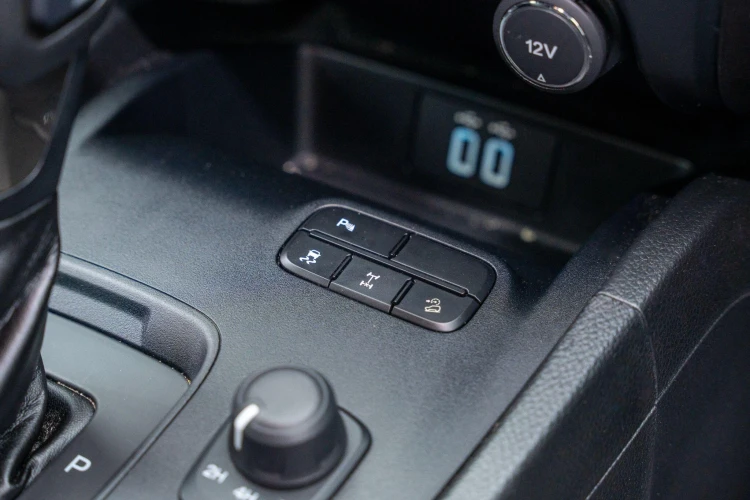 Vehicle Image 25