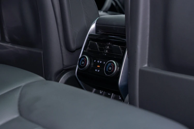 Vehicle Image 33