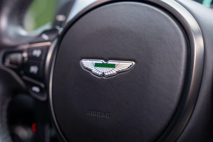 Vehicle Image 32