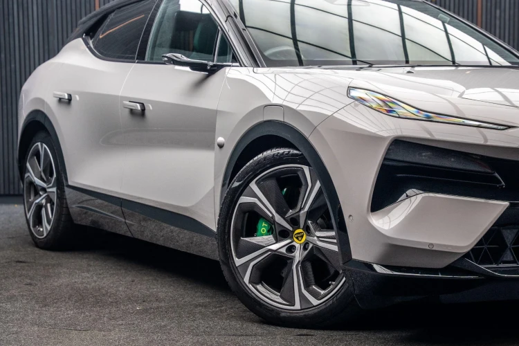 Vehicle Image 7