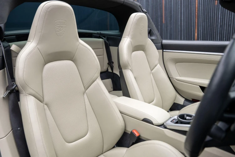 Vehicle Image 12