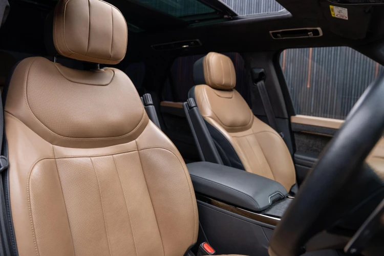 Vehicle Image 12