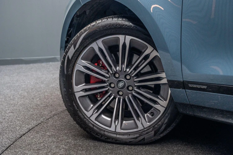 Vehicle Image 13