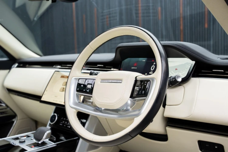 Vehicle Image 4