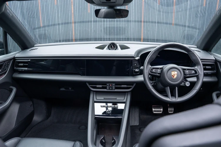 Vehicle Image 35