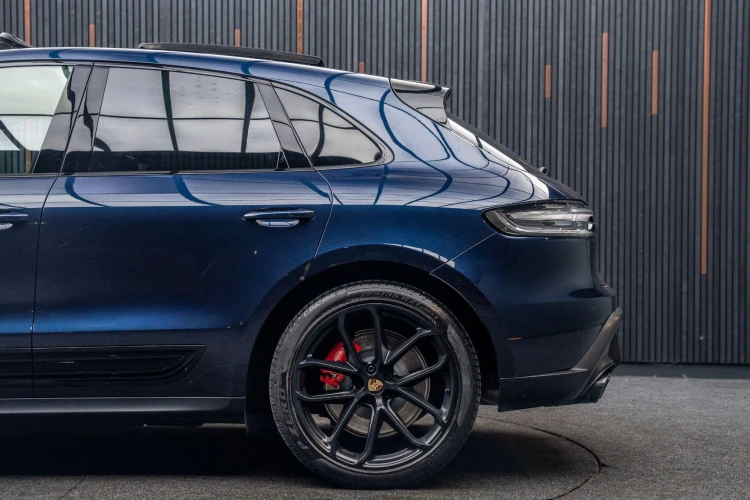 Vehicle Image 13