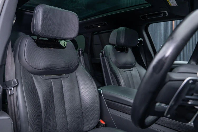 Vehicle Image 12