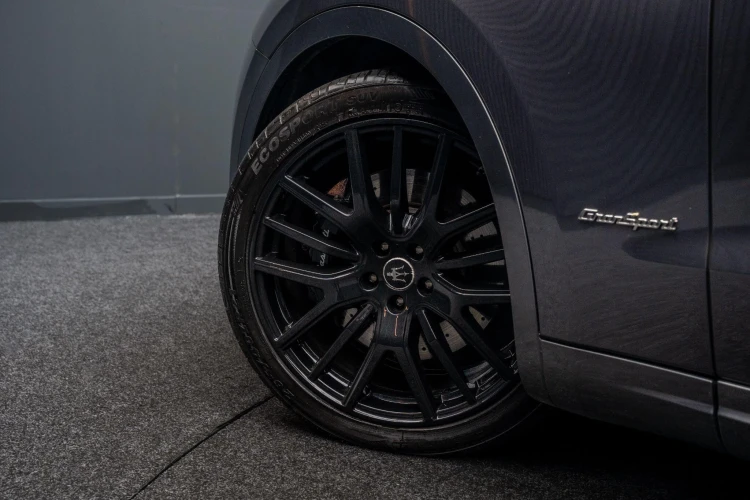 Vehicle Image 13