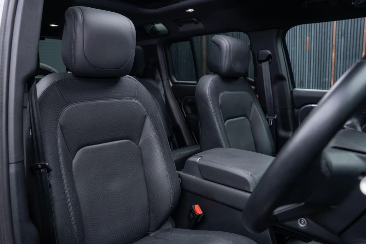 Vehicle Image 12