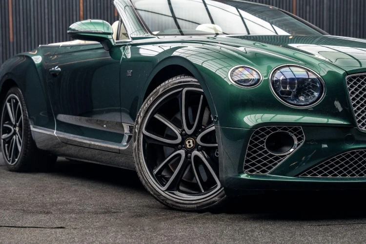 Vehicle Image 9