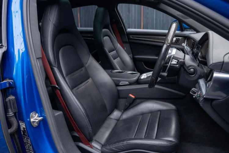 Vehicle Image 12